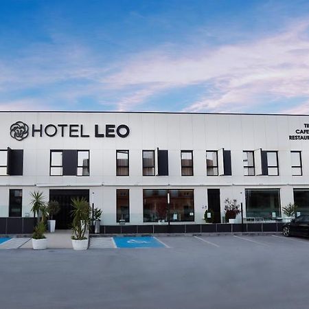 Hotel Leo โมเนสเตริโอ ภายนอก รูปภาพ