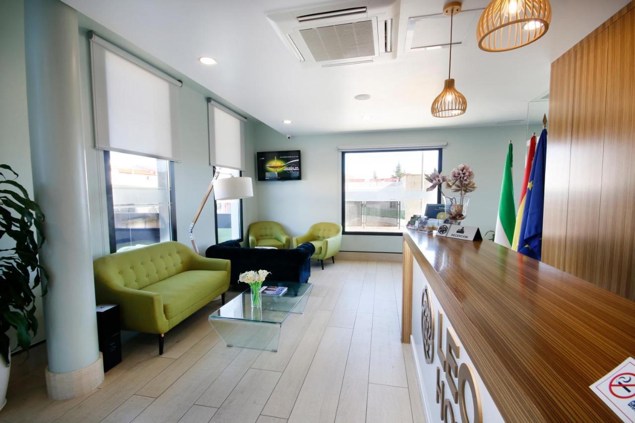 Hotel Leo โมเนสเตริโอ ภายนอก รูปภาพ