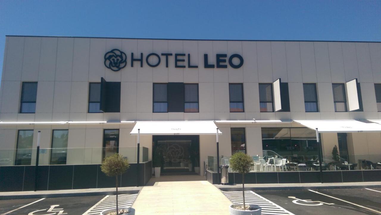 Hotel Leo โมเนสเตริโอ ภายนอก รูปภาพ
