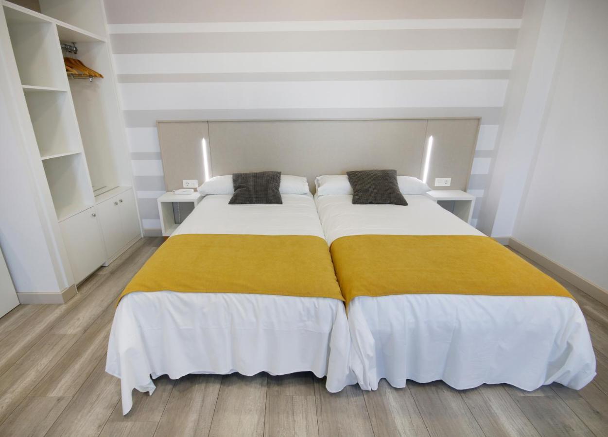 Hotel Leo โมเนสเตริโอ ภายนอก รูปภาพ