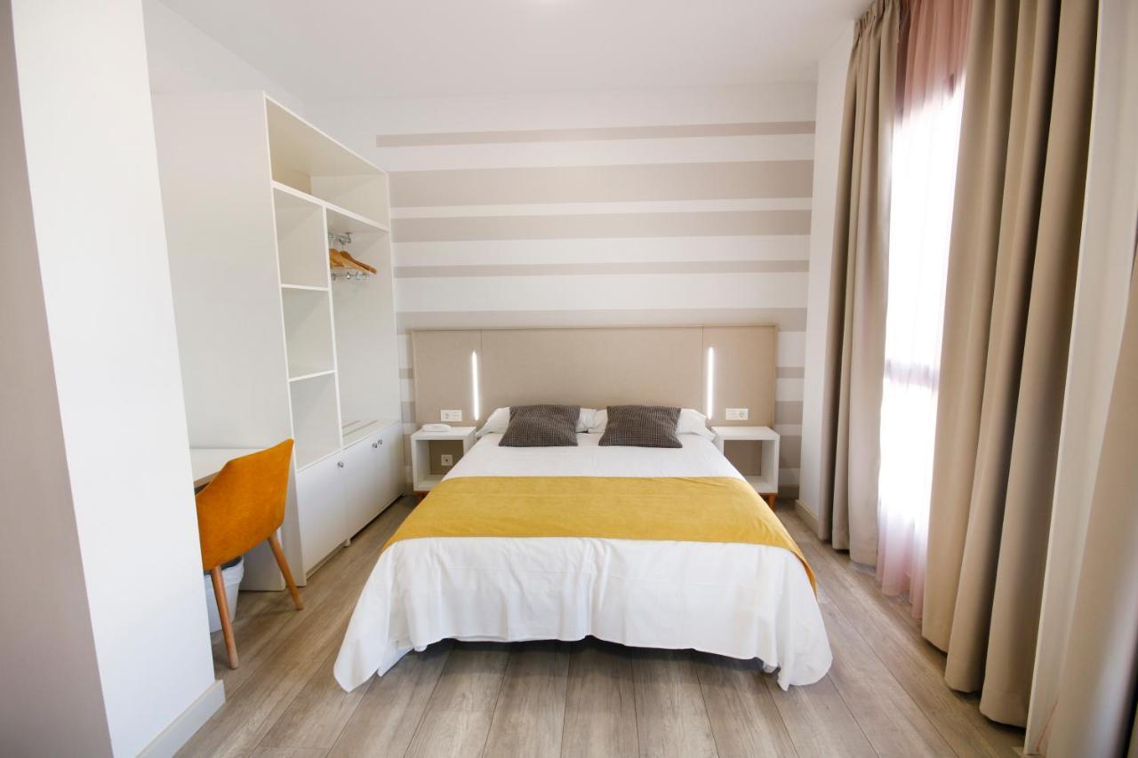 Hotel Leo โมเนสเตริโอ ภายนอก รูปภาพ