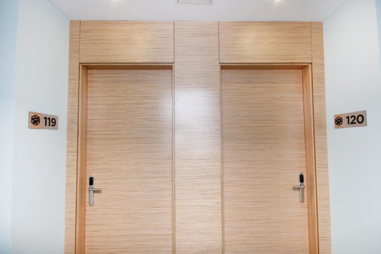 Hotel Leo โมเนสเตริโอ ภายนอก รูปภาพ