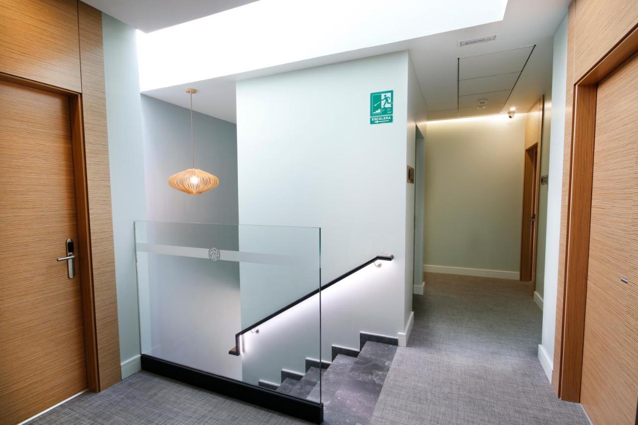 Hotel Leo โมเนสเตริโอ ภายนอก รูปภาพ