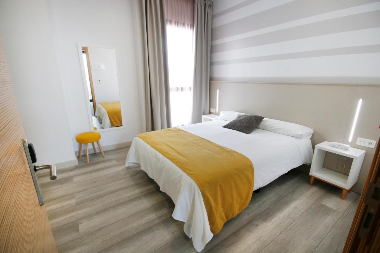 Hotel Leo โมเนสเตริโอ ภายนอก รูปภาพ