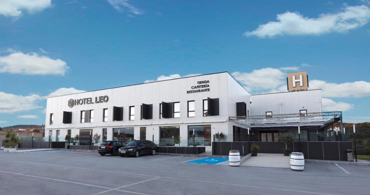 Hotel Leo โมเนสเตริโอ ภายนอก รูปภาพ