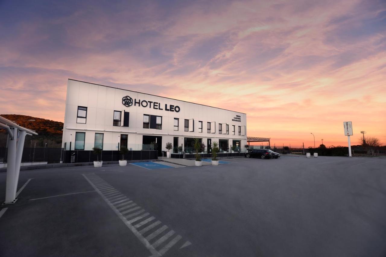 Hotel Leo โมเนสเตริโอ ภายนอก รูปภาพ