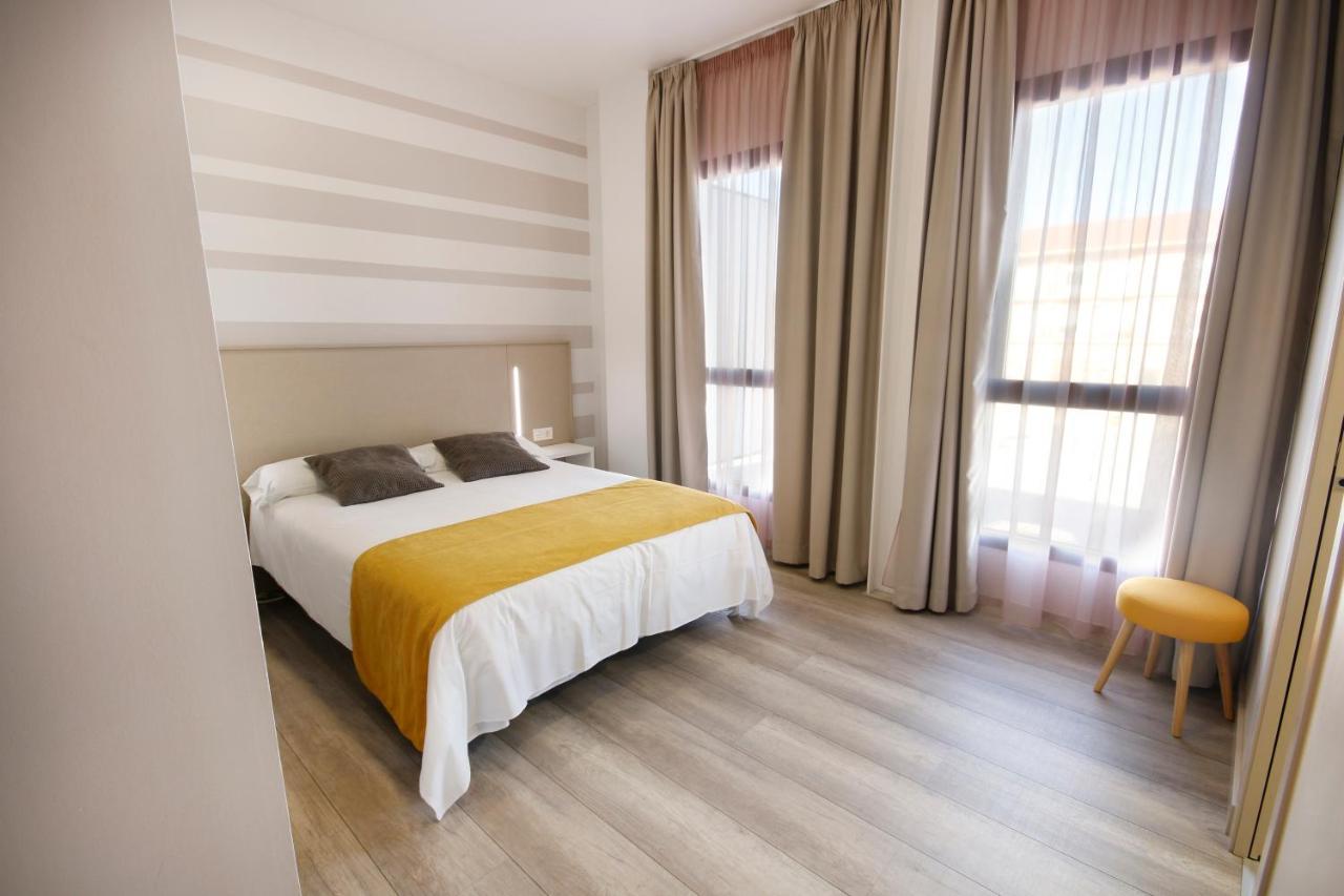 Hotel Leo โมเนสเตริโอ ภายนอก รูปภาพ