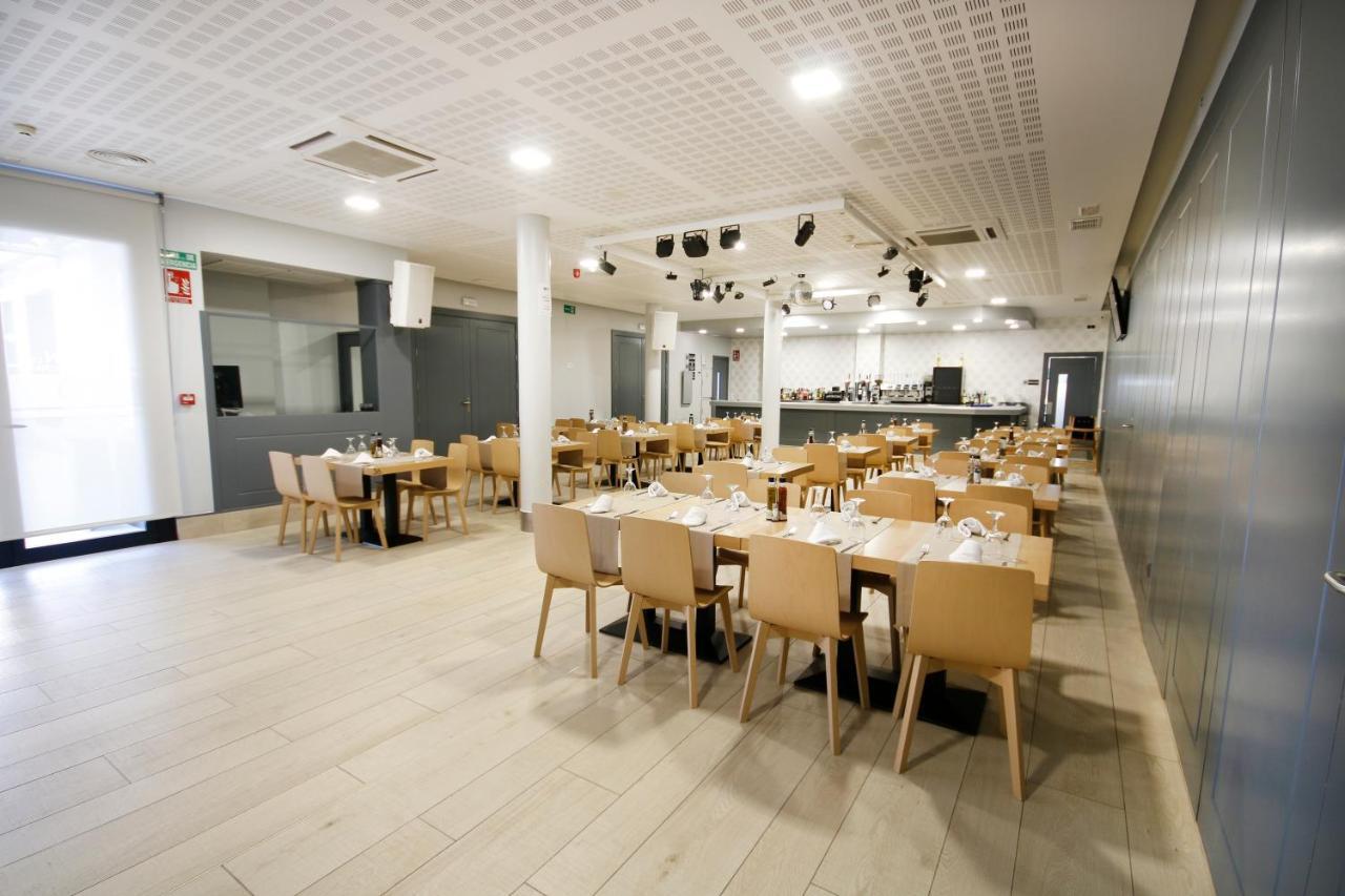 Hotel Leo โมเนสเตริโอ ภายนอก รูปภาพ