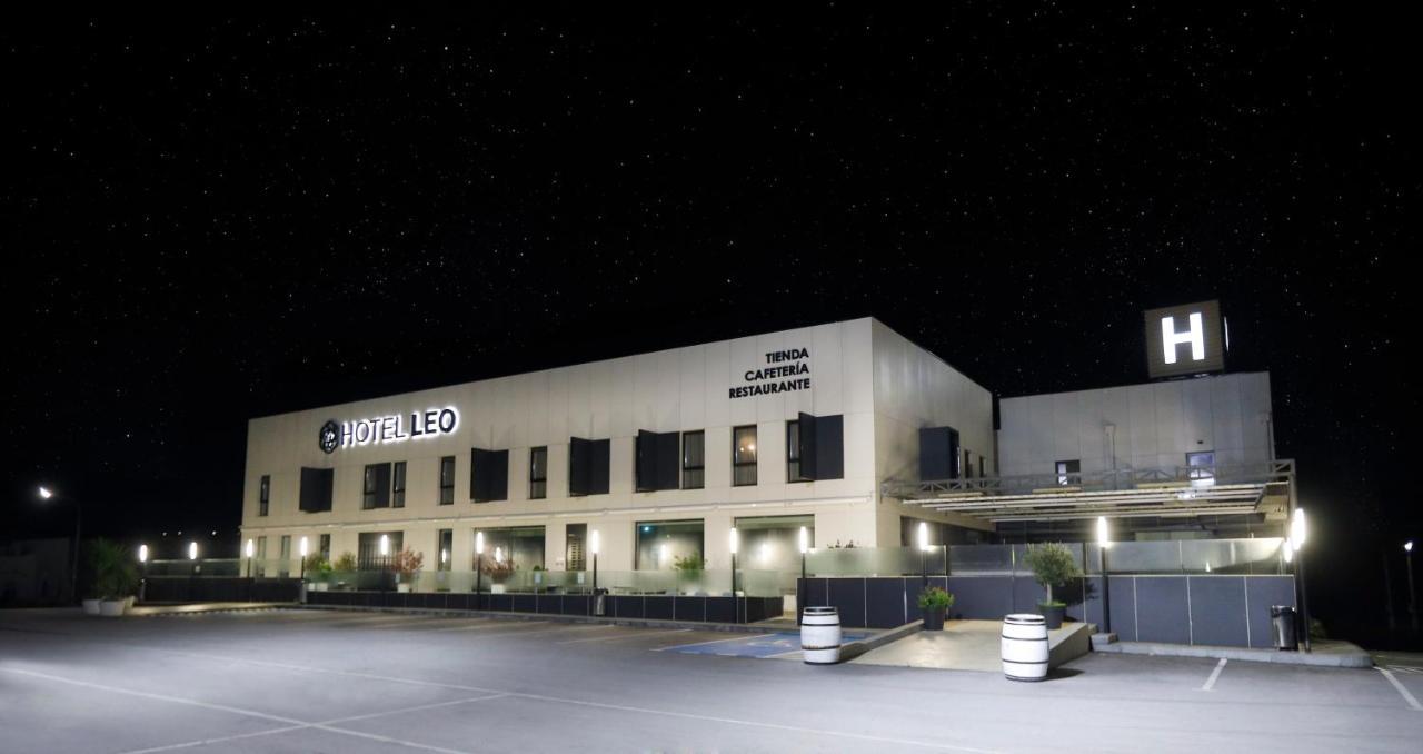 Hotel Leo โมเนสเตริโอ ภายนอก รูปภาพ