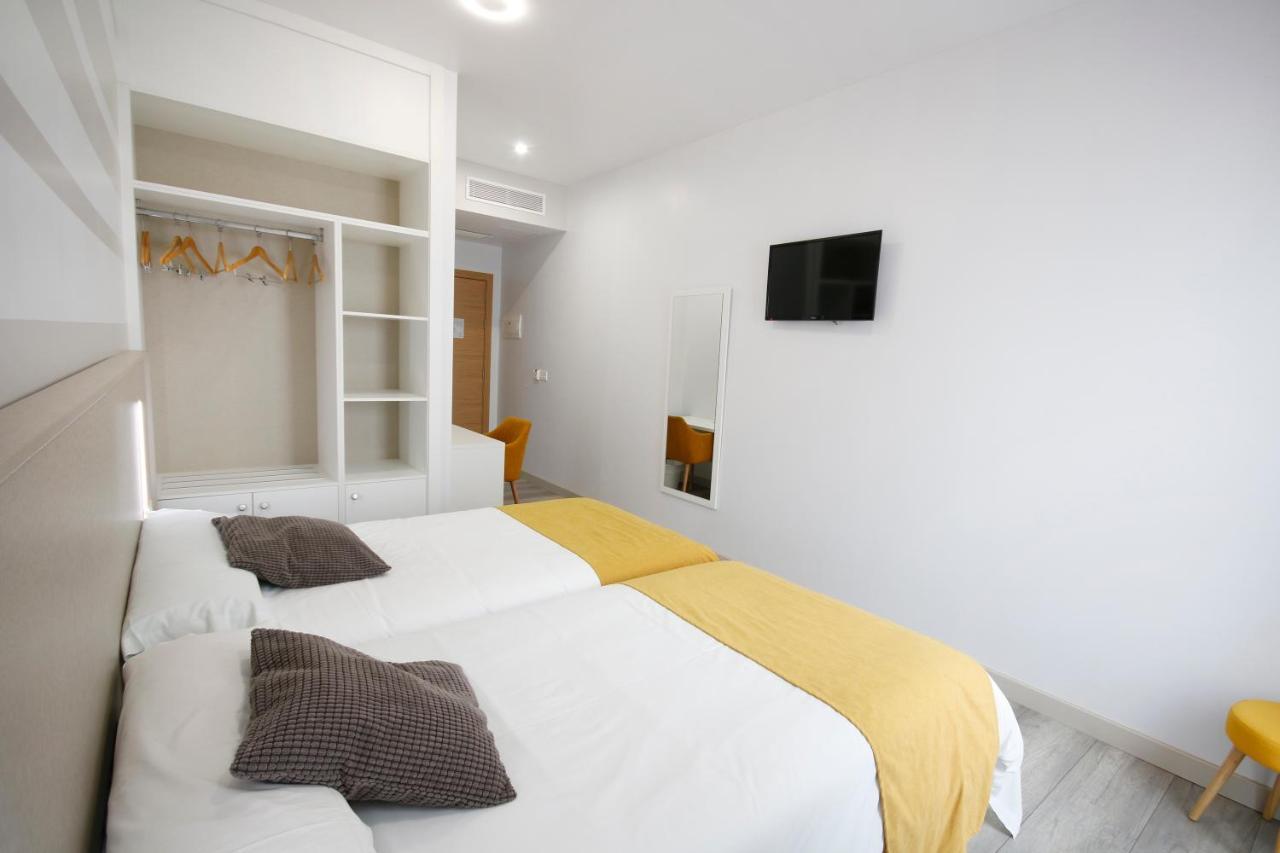 Hotel Leo โมเนสเตริโอ ภายนอก รูปภาพ