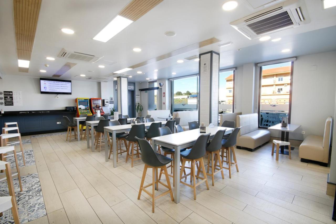 Hotel Leo โมเนสเตริโอ ภายนอก รูปภาพ