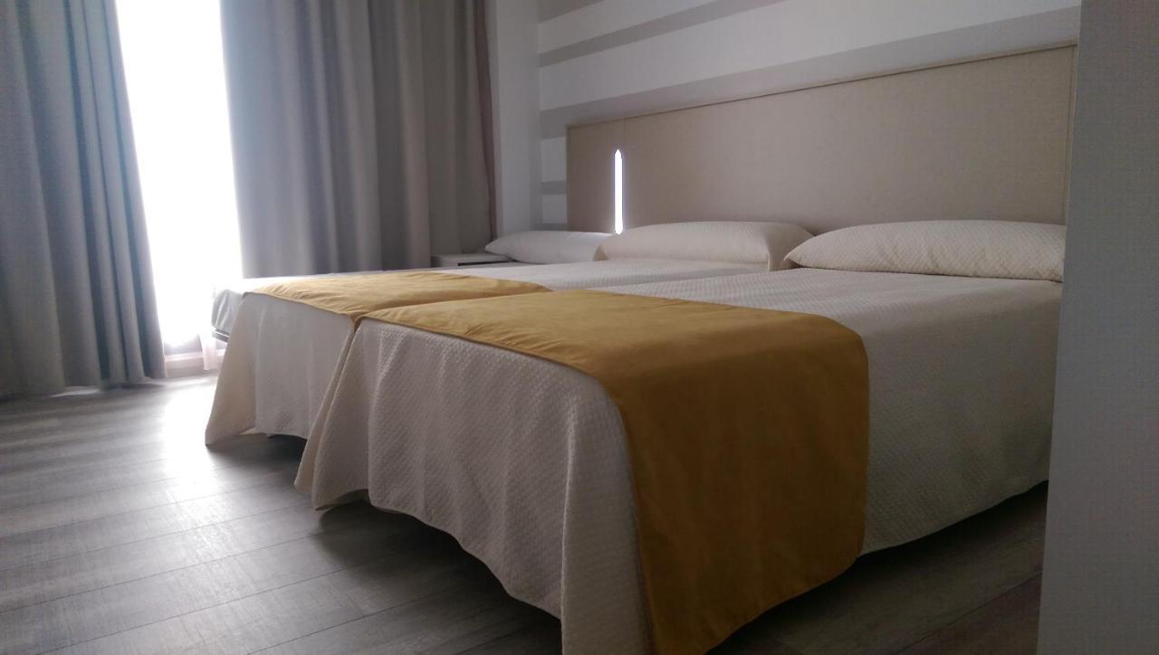 Hotel Leo โมเนสเตริโอ ภายนอก รูปภาพ