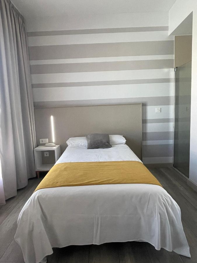 Hotel Leo โมเนสเตริโอ ภายนอก รูปภาพ