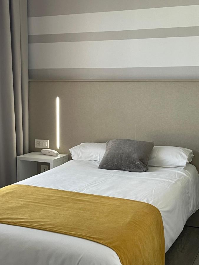 Hotel Leo โมเนสเตริโอ ภายนอก รูปภาพ