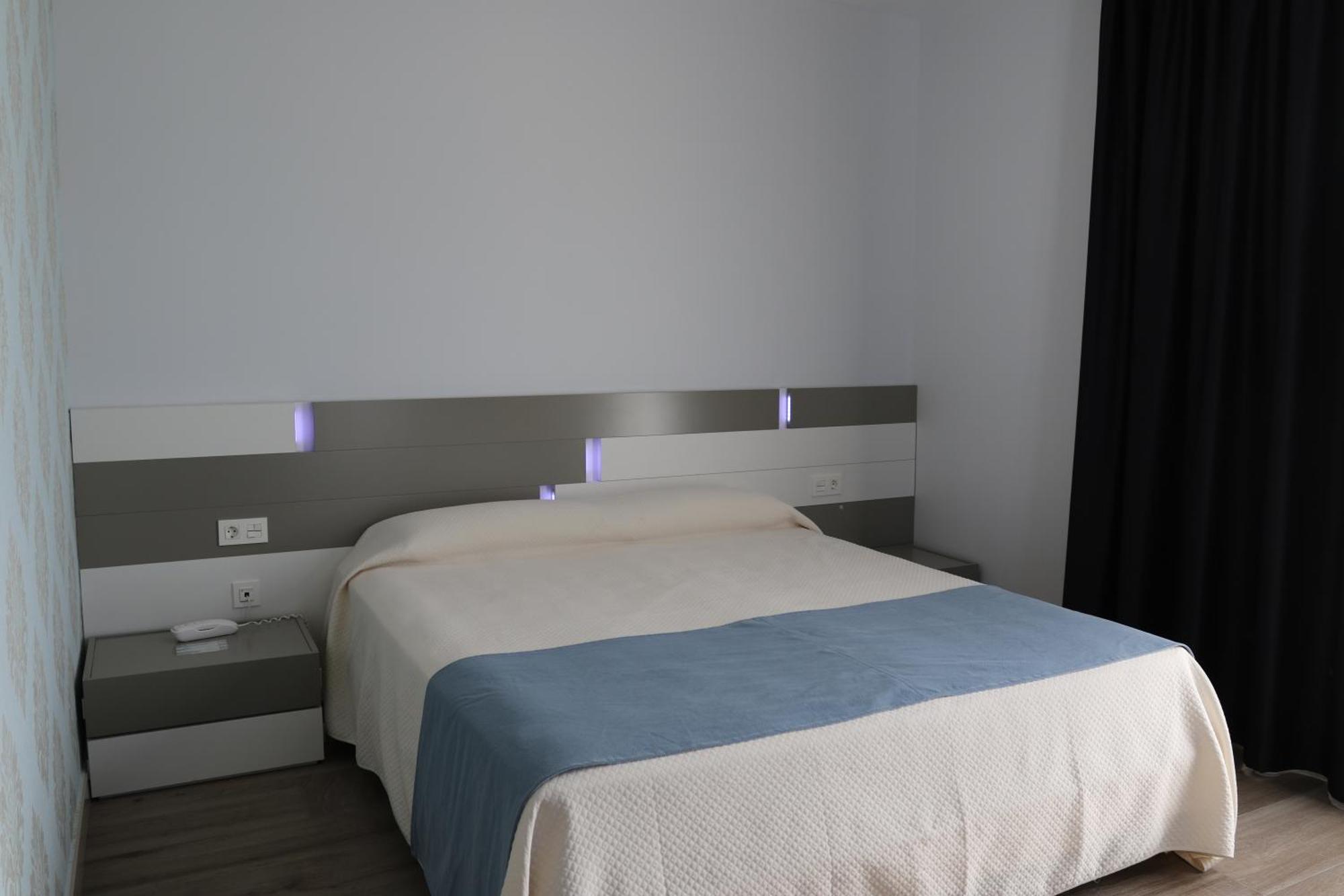 Hotel Leo โมเนสเตริโอ ห้อง รูปภาพ