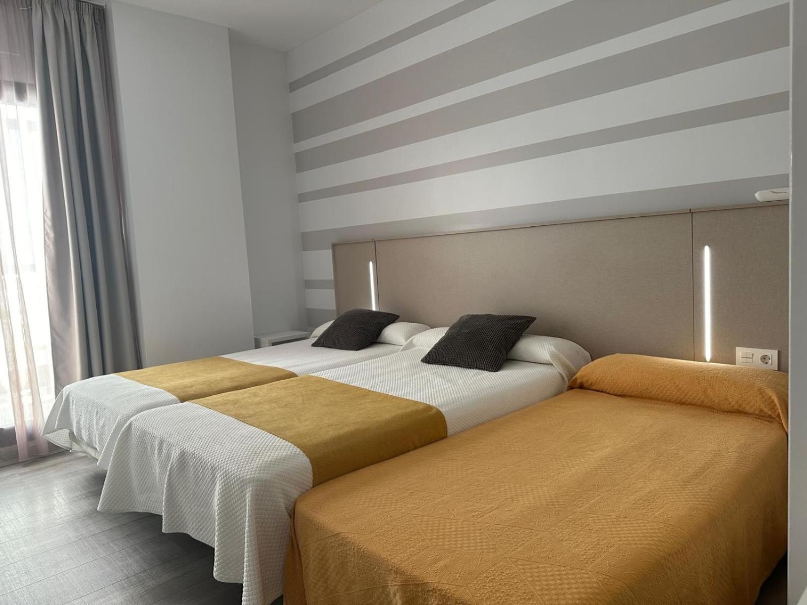 Hotel Leo โมเนสเตริโอ ภายนอก รูปภาพ