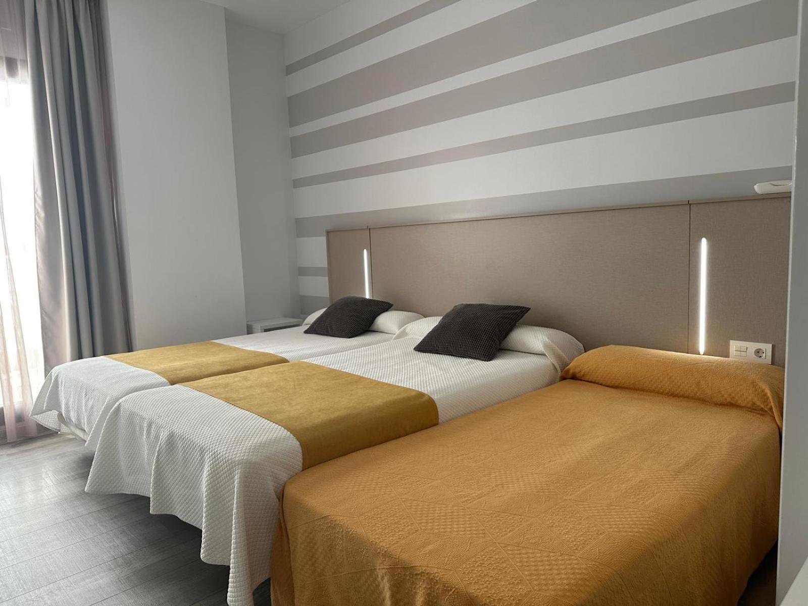 Hotel Leo โมเนสเตริโอ ภายนอก รูปภาพ